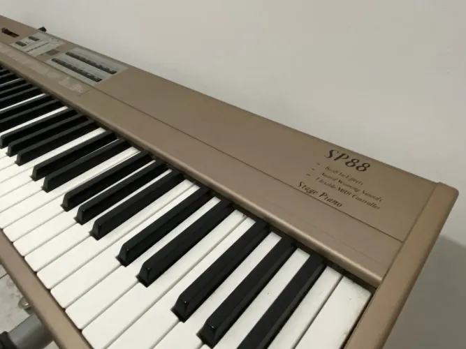 Piano Digital Kurzweil SP88 - 88 teclas semipesadas  