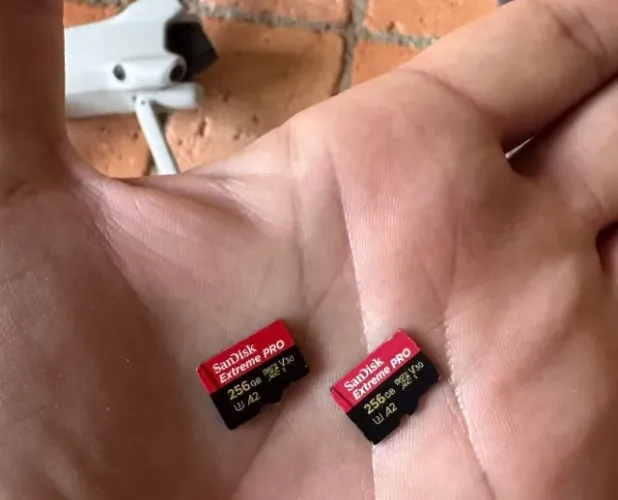 Drone DJI Mini 4 Pro 4K Fly More Combo com 3 Baterias e Bolsa