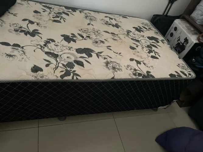 Cama box com colchão integrado