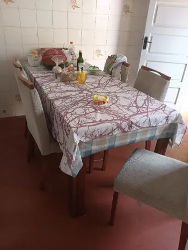 Mesa 6 cadeiras de madeira