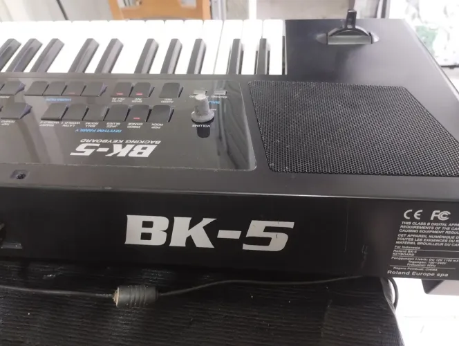 Vendo teclado Roland bk5