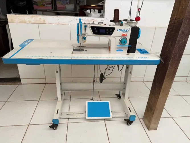  Máquina de costura industrial reta eletrônica de 1 agulha da marca Lumak, linha Special