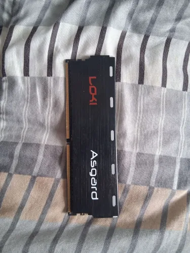 2 pentes de memória Ram 8GB 2666mhz RGB(cada um 235, aceito negociacoes no chat)