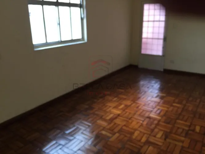 Sobrado amplo com 3 dormitórios e churrasqueira