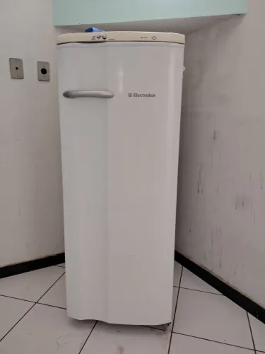 Geladeira Eletrolux degelo 270 litros toda original gelando muito 