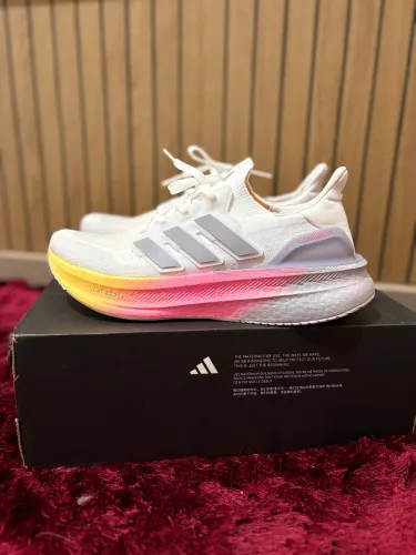 Tênis Adidas ultraboost 5