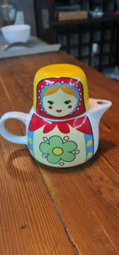 boneca matryoshka bule de chá