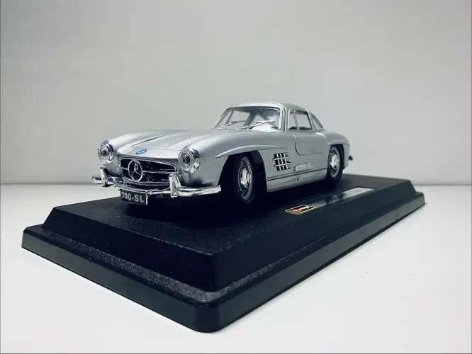 Miniatura Mercedes-Benz 300SL 1954 1:24 Bburago