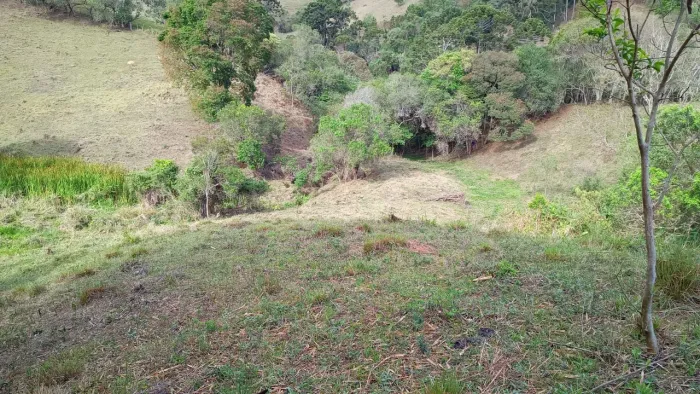 VENDE-SE UM TERRENO na zona rural de CUNHA/SP