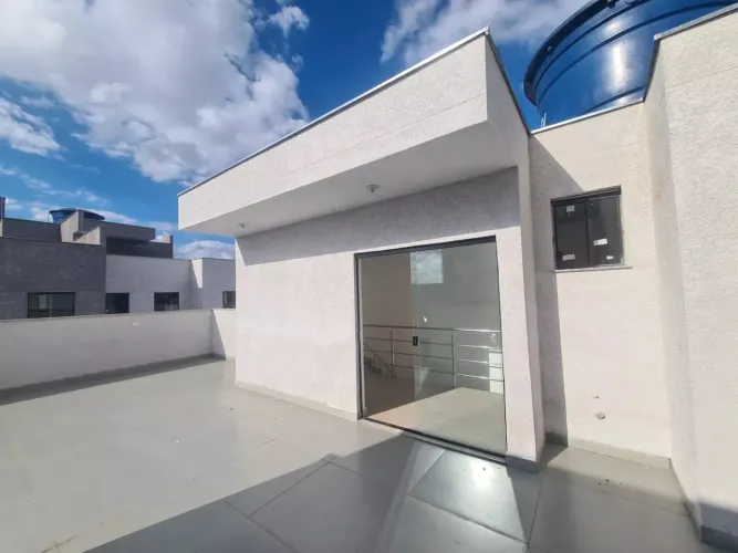 Excelente Cobertura de 3 Quartos em ótima localização no Bairro Santa Branca!