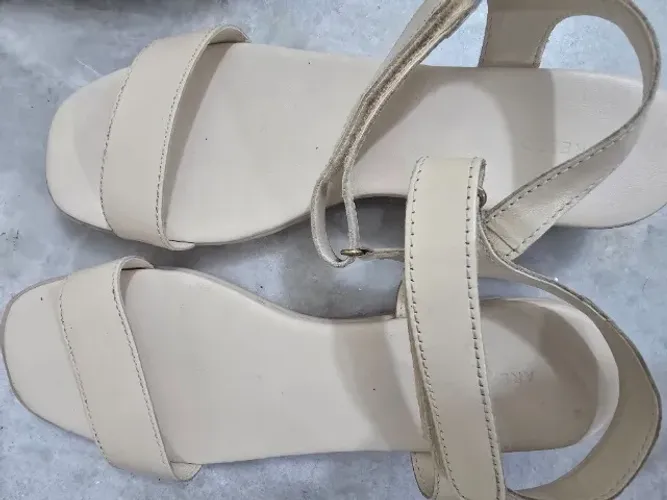 Sandália anabela branca Arezzo nova tamanho 40