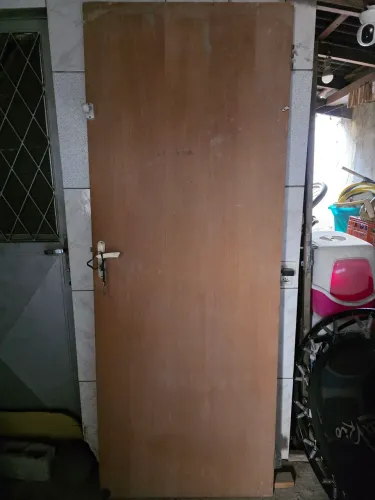 Porta de madeira 80cm com fechadura