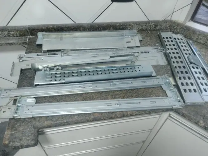 Suporte trilho para equipamento de rack fechado (DIVERSOS)...PRECISA ANALISAR SE ESTA OK.