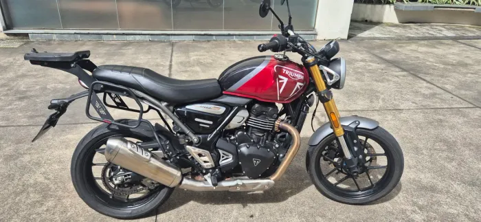 Motocicleta muito boa.