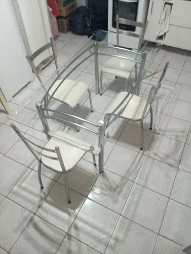 Mesa de vidro com 4 cadeiras jantar 