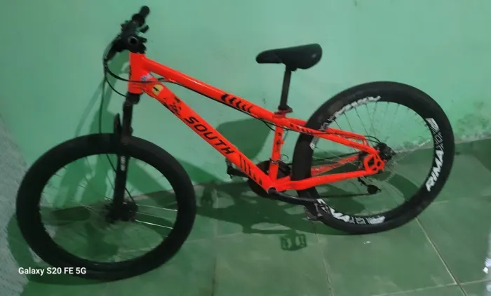 Vendo bayke south semi-nova por preço de desapego!