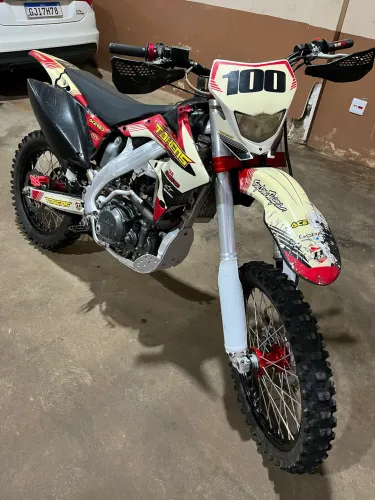 Moto trilha tokens 250 importada