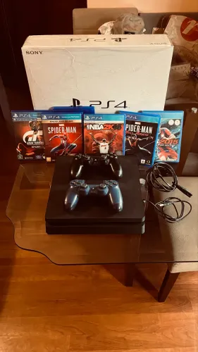 PS4 SLIM 1TB INCLUINDO 6 JOGOS E 2 CONTROLES