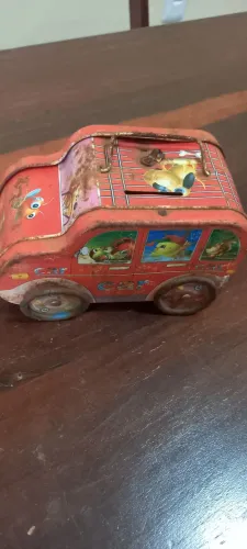 Carrinho de lata antigo