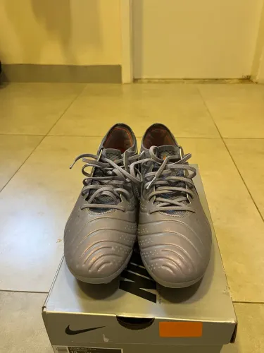 Chuteira Nike Elite Tiempo