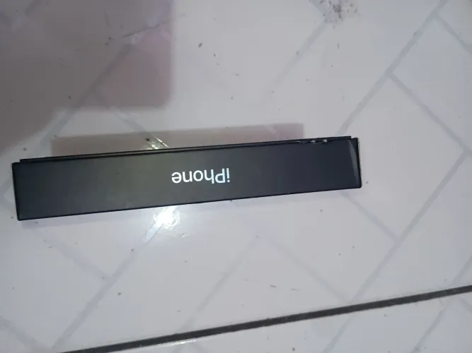Vendo uma caixa de Hiphone pró Max 13 vazia