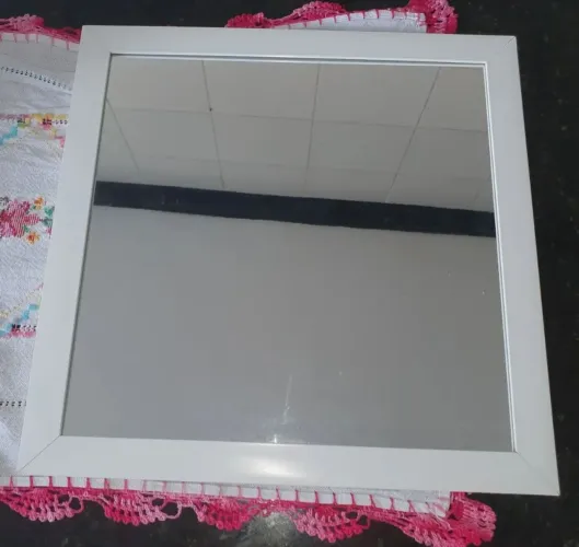 ESPELHO 40 POR 40 (35cmx35cm de espelho e 5cm de bordura)