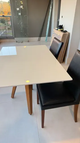 Mesa de 4 lugares.