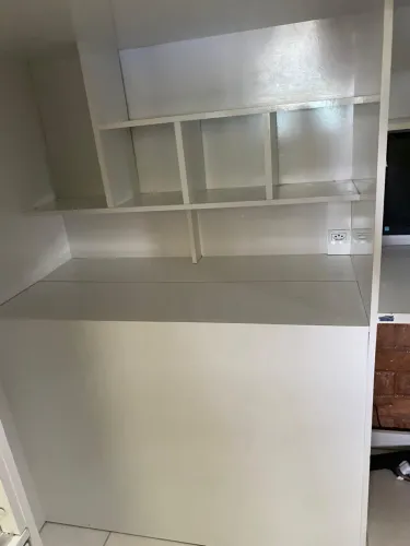 Cama com escrivaninha e baú