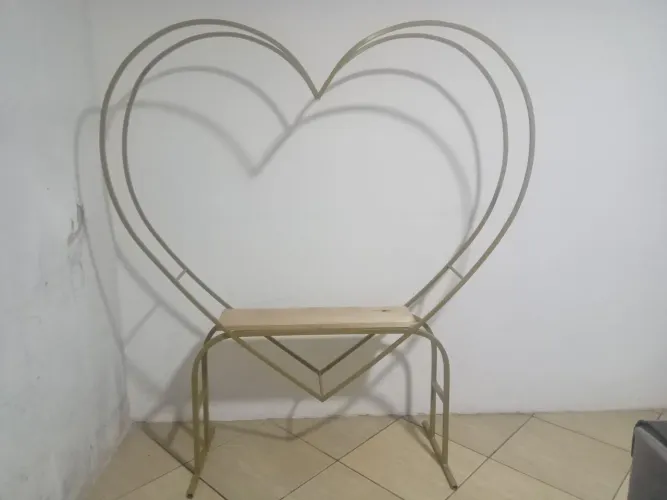 Vendo coração de metal para decoração para festas eventos e jardins