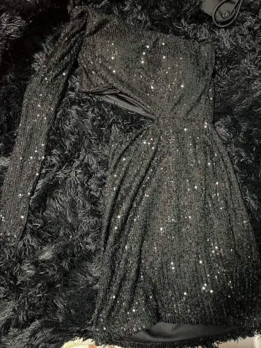 Vestido preto de festa