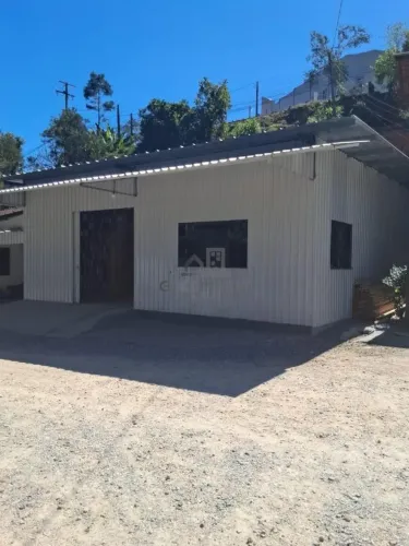 Galpão com 120m² no bairro Primeiro de Maio!!!