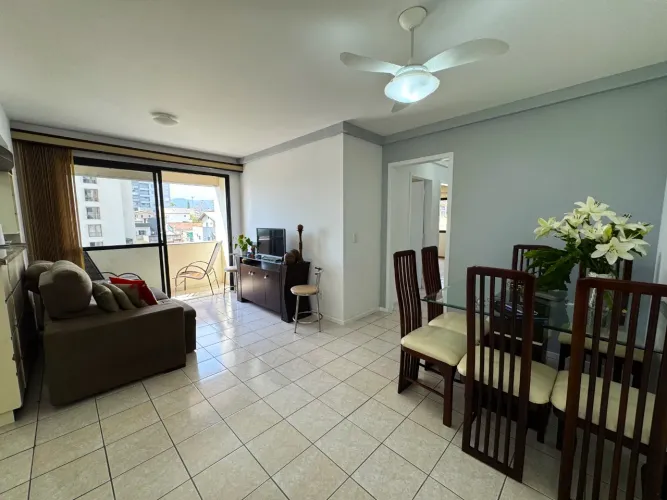 Apartamento de 76m² com 3 quartos na Agronômica