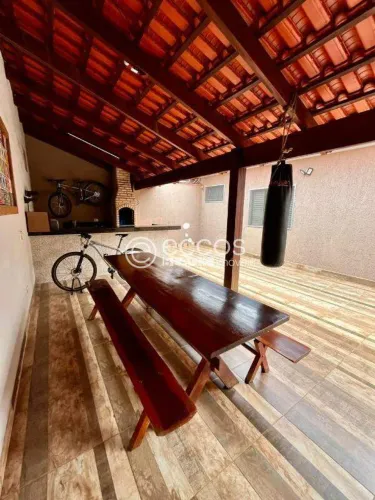 Casa à venda, 3 quartos, 1 suíte, 2 vagas, Brasil - Uberlândia/MG