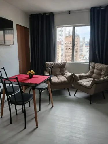 Apartamento Mobiliado no Centro de Curitiba Rua André de Barros, 626 11° andar. Centro