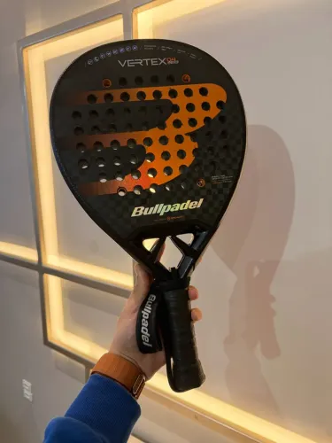 Raquete Bullpadel Vertex 04 Hybrid 2025