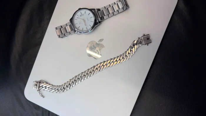 Vendo relógio pulseira de pulso de prata
