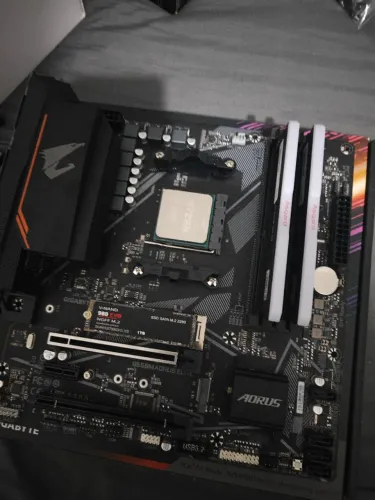 Placa-Mãe Gigabyte B550M Aorus Elite<br>Rev. 1.3, AMD AM4