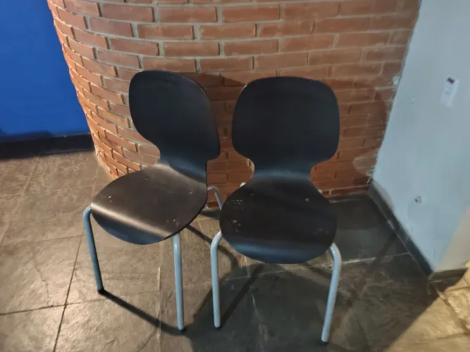 2 mesas pretas (ideal para bares) e 6 cadeiras