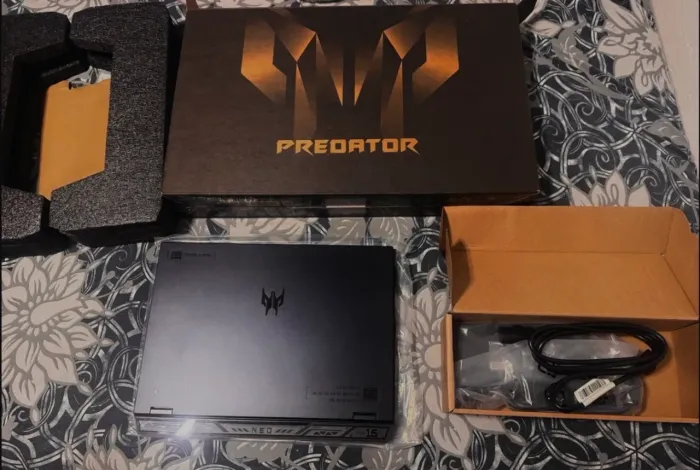 ACER PREDATOR HELIOS 16 - i7-14700HX + RTX 4070 + 32GB + WQXGA 240Hz