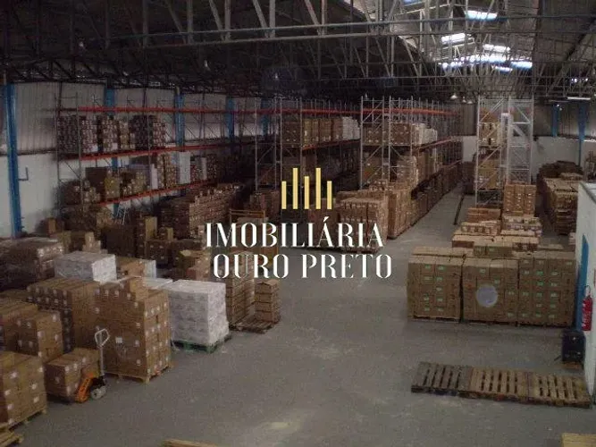 Galpão com 3000m² á venda no Bairro Universitários.