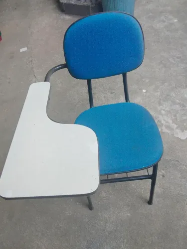 Mesa e cadeira 