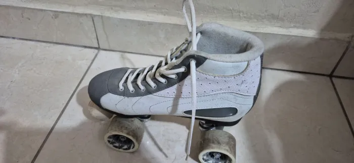 PATINS SEMI NOVO