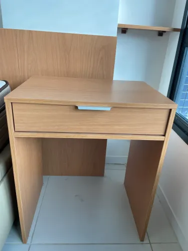 Escrivaninha / Mesa de Cabeceira com Gaveta - Madeira Clara