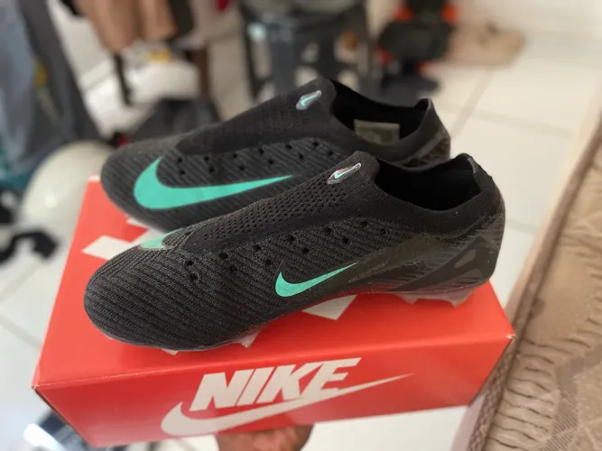 chuteira da nike tamanho 41 , usada somente duas vezes , esta nova nova 