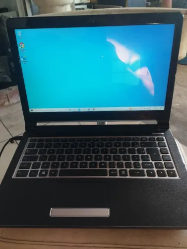 Notebook positivo em ótimo estado com a bateria viciada 