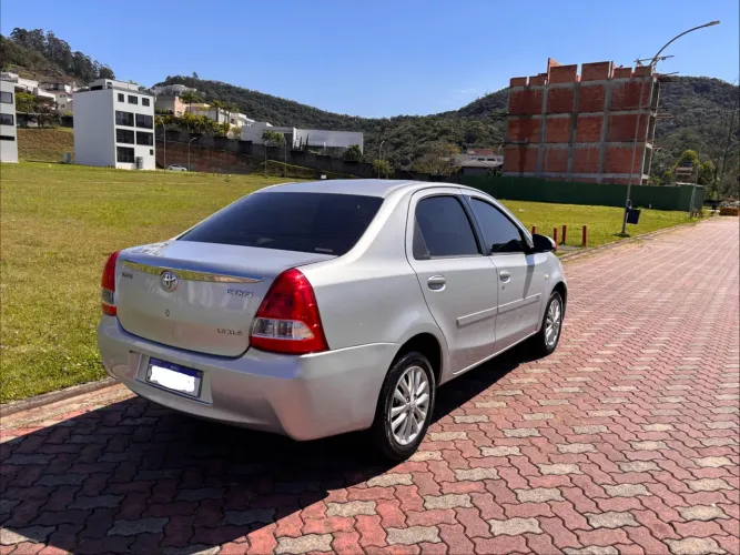 Toyota Etios XLS Sedan 1.5 Flex 16V 4P Mec. 2014
