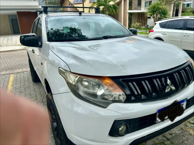 Mitsubishi L200 Triton Sport GLX 2.4 CD Diesel Mec. 2020