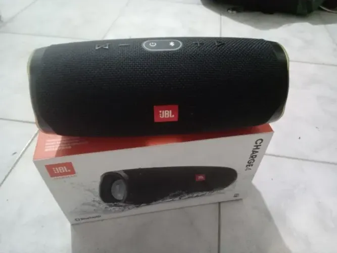 Caixa de Som JBL Charge 4 - Usada