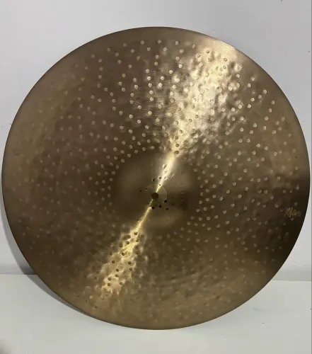Prato de Bateria Zildjian K Constantinople Overhammered Thin 22?