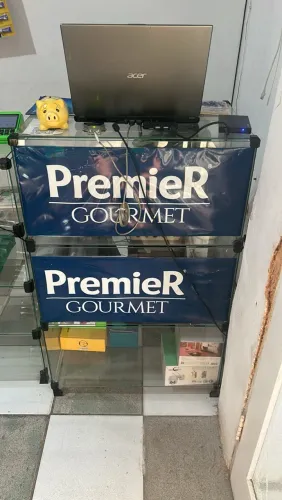 Vendo Balcão de vidro 0,96 A x 0,62 L de 3 cessões